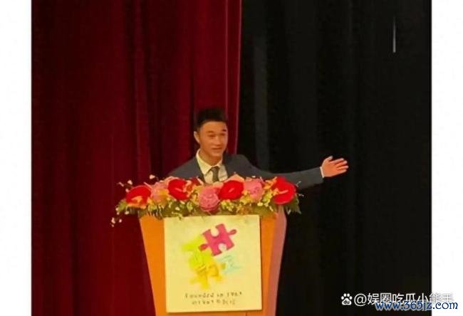 何猷君干与男儿毕业仪式